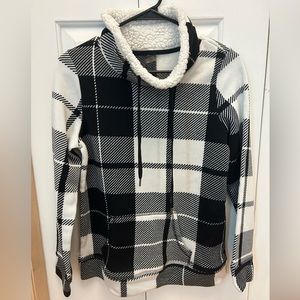 St. John’s Bay Active Plaid Black and White Pullover Size M